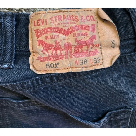 Levi's 501 Button Fly Original Fit Black Jeans size 38x32 - Picture 3 of 13